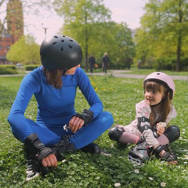First Steps on Rollerblades: How To Teach Your Child to Rollerblade